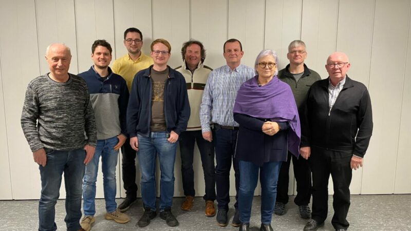 Gruppenfoto mit Vertretern von SPD, Grünen, Linken und FDP